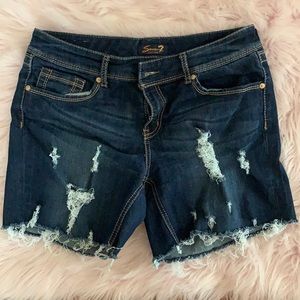 Cutoff denim shorts